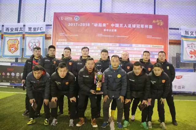 万斯代班召开白宫新闻发布会 引发身份疑问