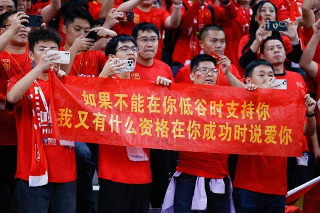 安古洛任意球击中横梁下沿，桑德兰扳平
