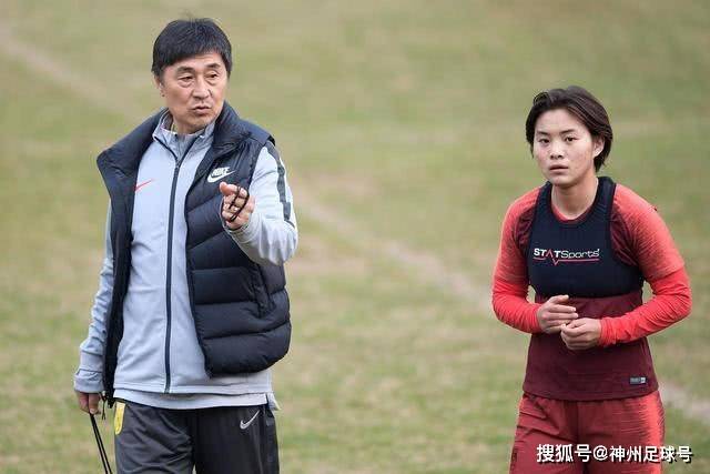 突发事故！海港两名主力中卫将缺阵今晚比赛