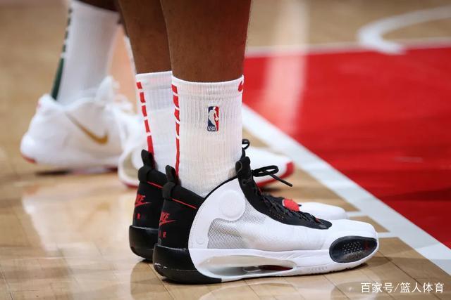 055驱逐舰进军美国专属经济区，展现中国海军新阶段