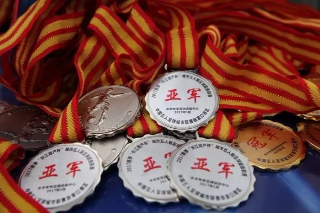 C罗的辉煌与告别：须以尊重收尾